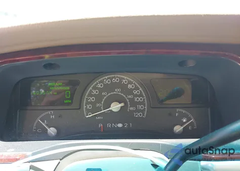 2004 Lincoln Town Car Signature из США, поврежденный, VIN 1LNHM81W74Y650763